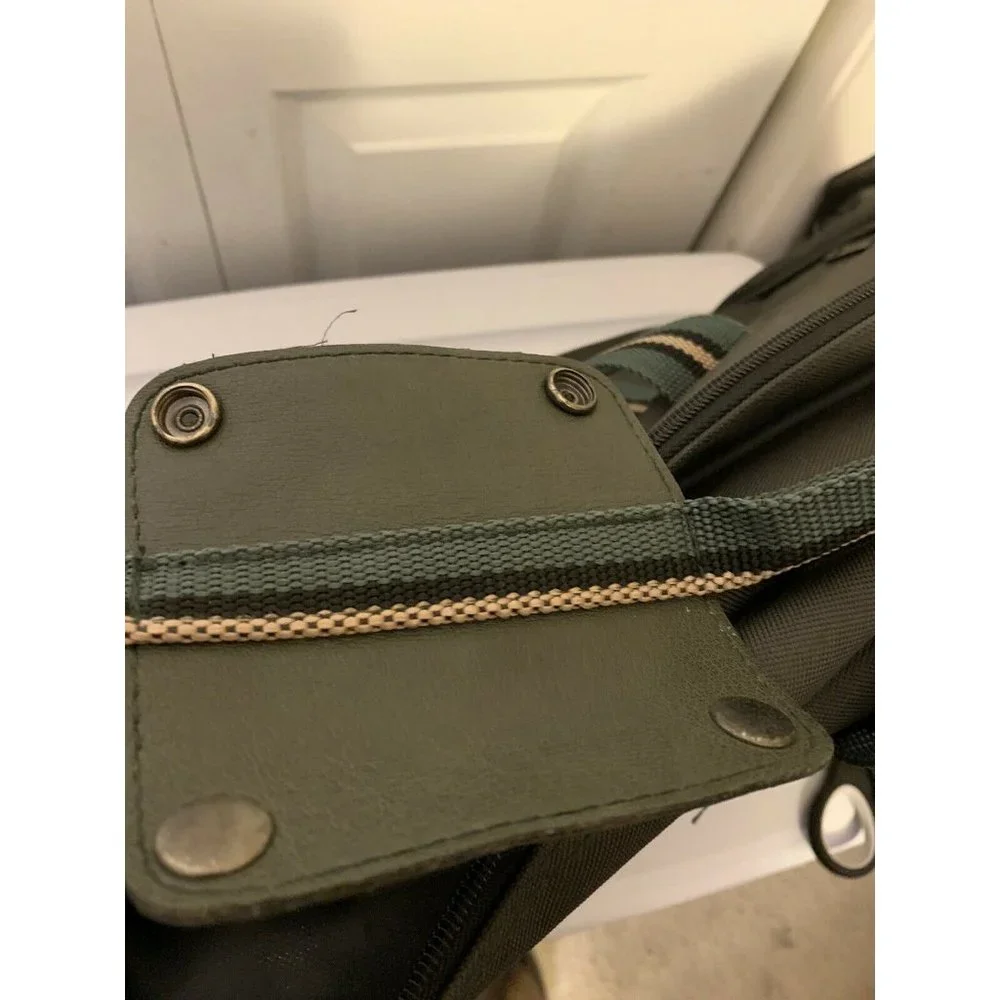 Samsonite carry on Duffle Bag Green 22”L x 14”H x‎ 8.5”W